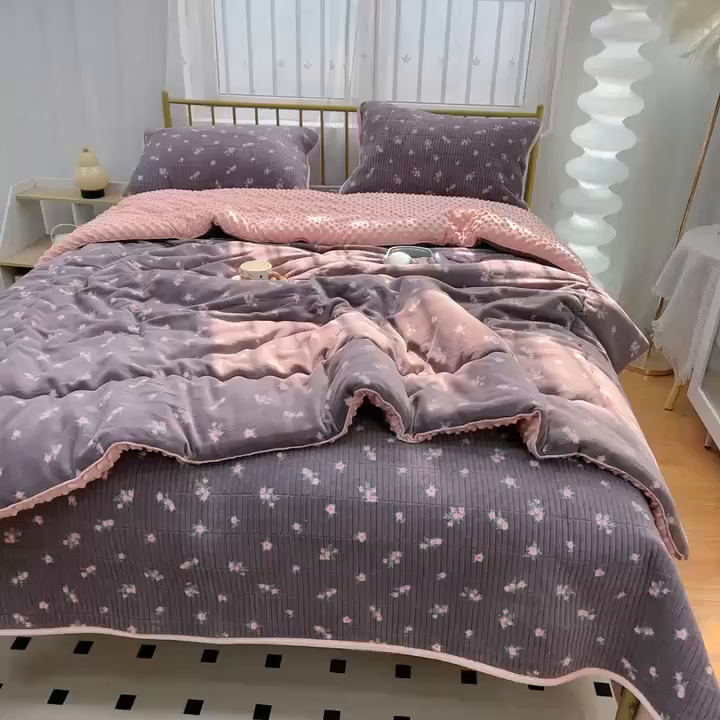 91家纺网 家纺一手货源 找家纺 暖居 2025新款加厚牛奶绒豆豆被床盖四件套跑量款 紫花香草