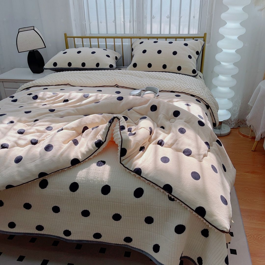91家纺网 家纺一手货源 找家纺 暖居 2025新款加厚牛奶绒豆豆被床盖四件套跑量款 奶白大波点