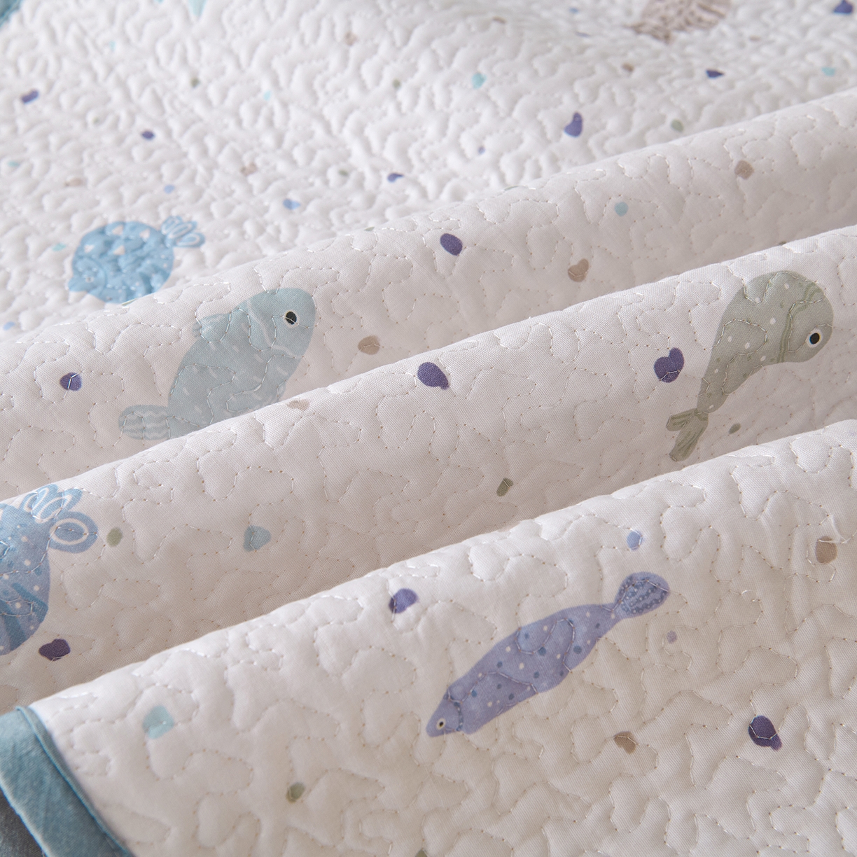 91家纺网 家纺一手货源 找家纺 拾小柒 2025年新款全棉双层纱隔脏姨妈垫护理垫床护垫 鲤安-不防水款