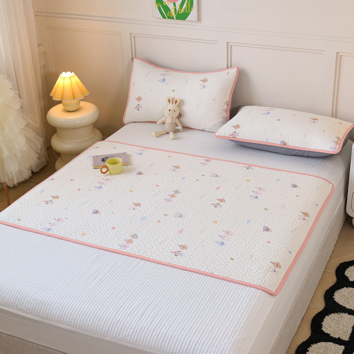 91家纺网 家纺一手货源 找家纺 拾小柒 2025年新款全棉双层纱隔脏姨妈垫护理垫床护垫 豆豆好朋友-不防水款