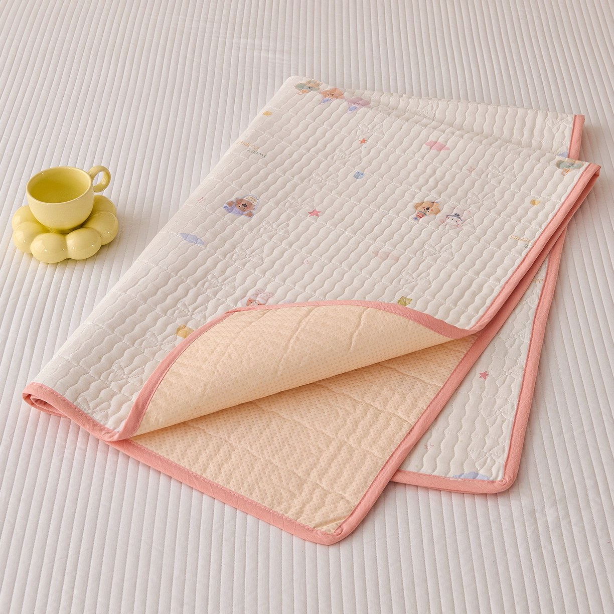 91家纺网 家纺一手货源 找家纺 拾小柒 2025年新款全棉双层纱隔脏姨妈垫护理垫床护垫 豆豆好朋友-防水款