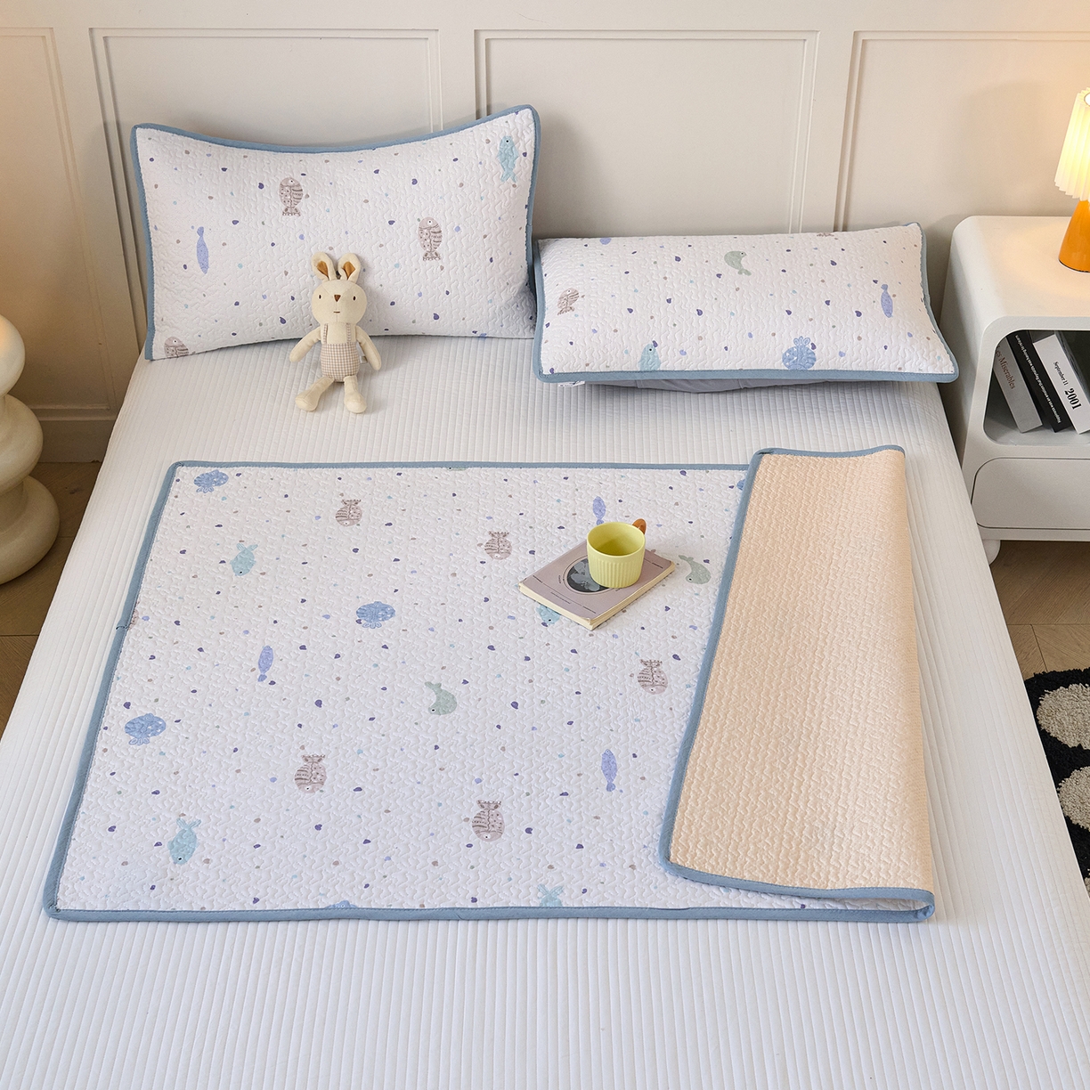 91家纺网 家纺一手货源 找家纺 拾小柒 2025年新款全棉双层纱隔脏姨妈垫护理垫床护垫 鲤安-不防水款