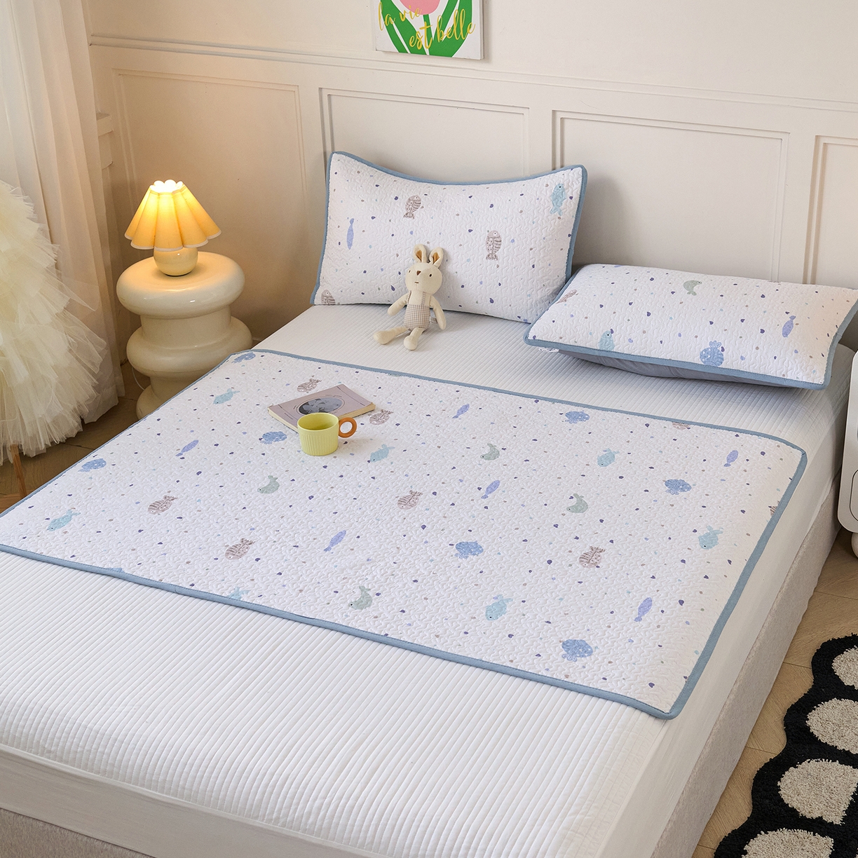 91家纺网 家纺一手货源 找家纺 拾小柒 2025年新款全棉双层纱隔脏姨妈垫护理垫床护垫 鲤安-不防水款