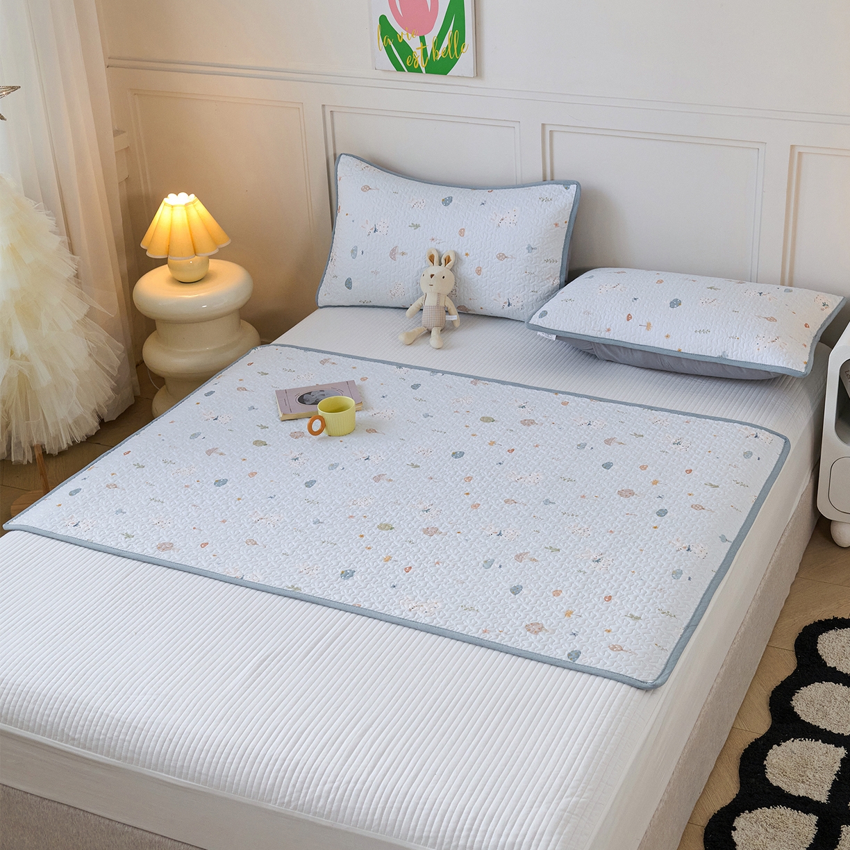 91家纺网 家纺一手货源 找家纺 拾小柒 2025年新款全棉双层纱隔脏姨妈垫护理垫床护垫 萌趣森林蓝-不防水款