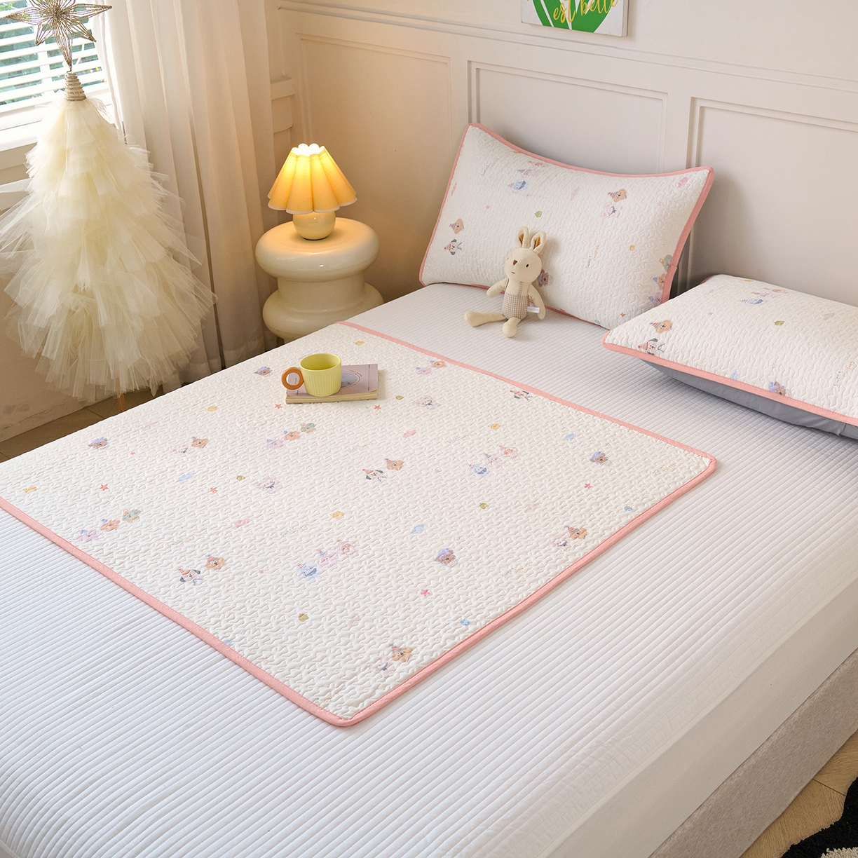 91家纺网 家纺一手货源 找家纺 拾小柒 2025年新款全棉双层纱隔脏姨妈垫护理垫床护垫 豆豆好朋友-不防水款