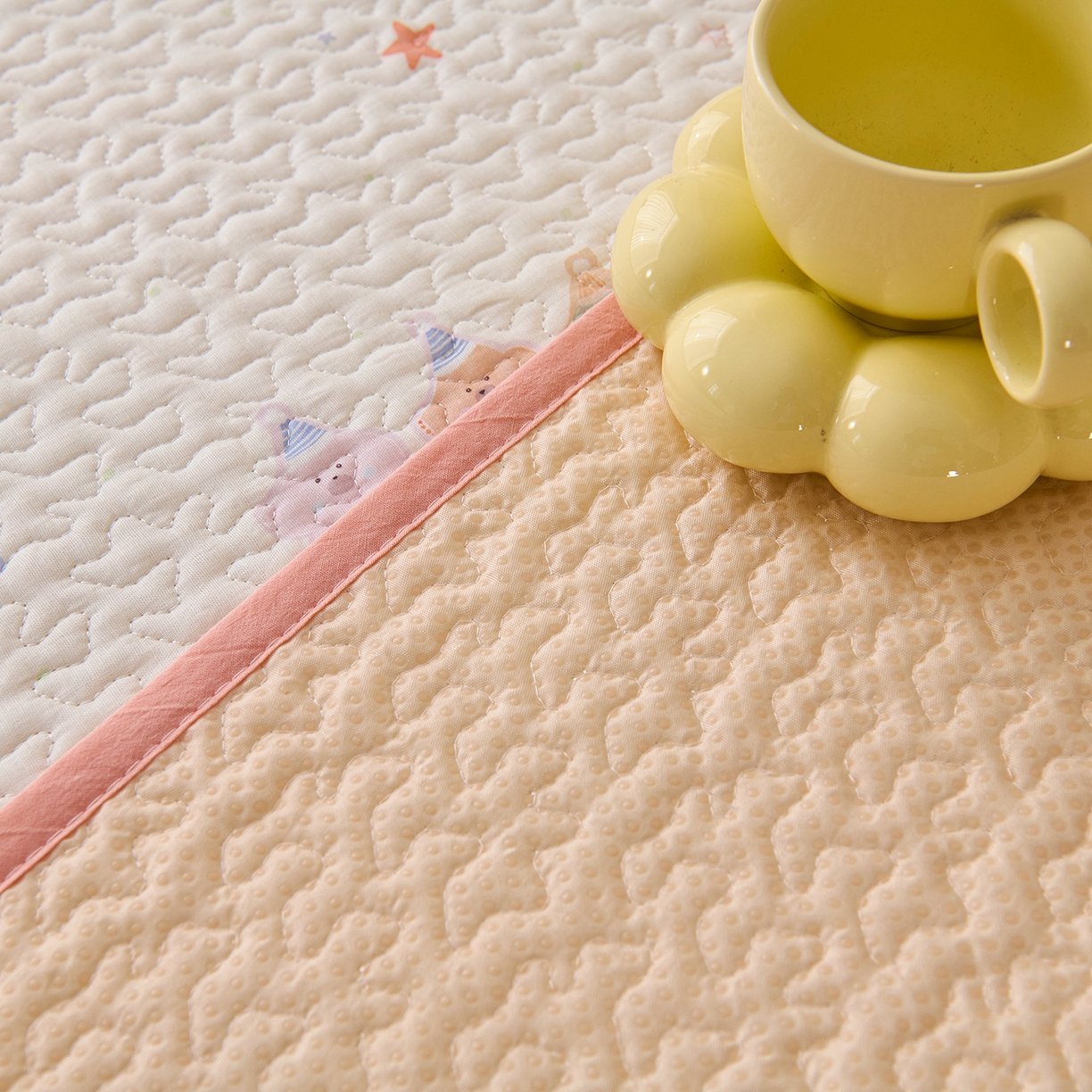 91家纺网 家纺一手货源 找家纺 拾小柒 2025年新款全棉双层纱隔脏姨妈垫护理垫床护垫 豆豆好朋友-不防水款