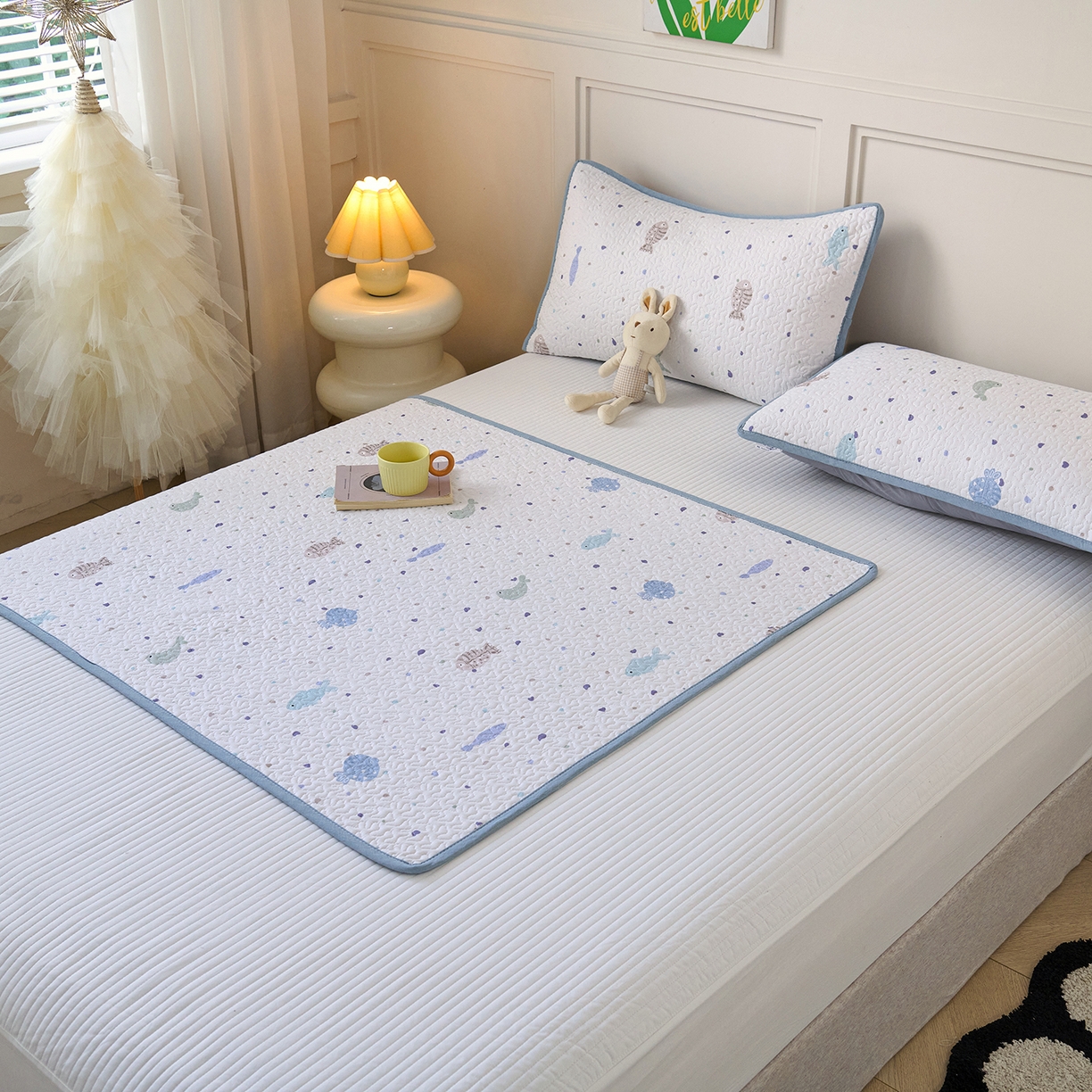 91家纺网 家纺一手货源 找家纺 拾小柒 2025年新款全棉双层纱隔脏姨妈垫护理垫床护垫 鲤安-不防水款