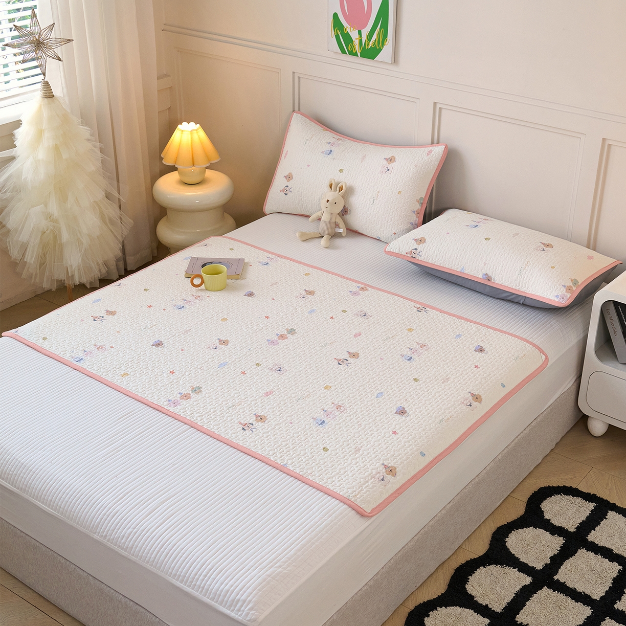 91家纺网 家纺一手货源 找家纺 拾小柒 2025年新款全棉双层纱隔脏姨妈垫护理垫床护垫 豆豆好朋友-不防水款