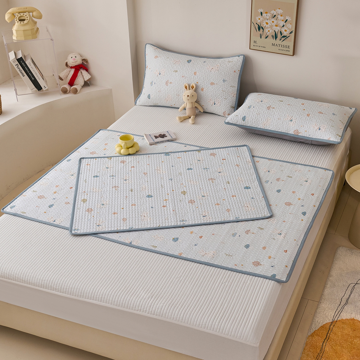 91家纺网 家纺一手货源 找家纺 拾小柒 2025年新款全棉双层纱隔脏姨妈垫护理垫床护垫 萌趣森林蓝-防水款