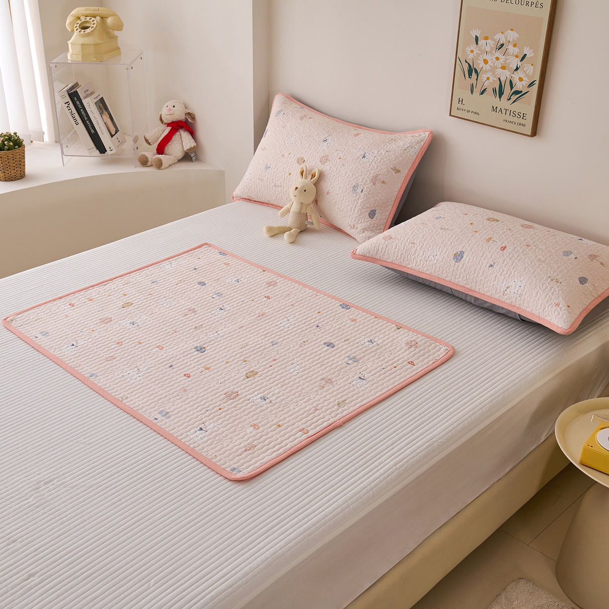 91家纺网 家纺一手货源 找家纺 拾小柒 2025年新款全棉双层纱隔脏姨妈垫护理垫床护垫 萌趣森林粉-防水款