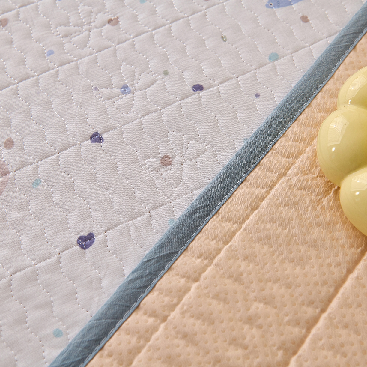 91家纺网 家纺一手货源 找家纺 拾小柒 2025年新款全棉双层纱隔脏姨妈垫护理垫床护垫 鲤安-防水款