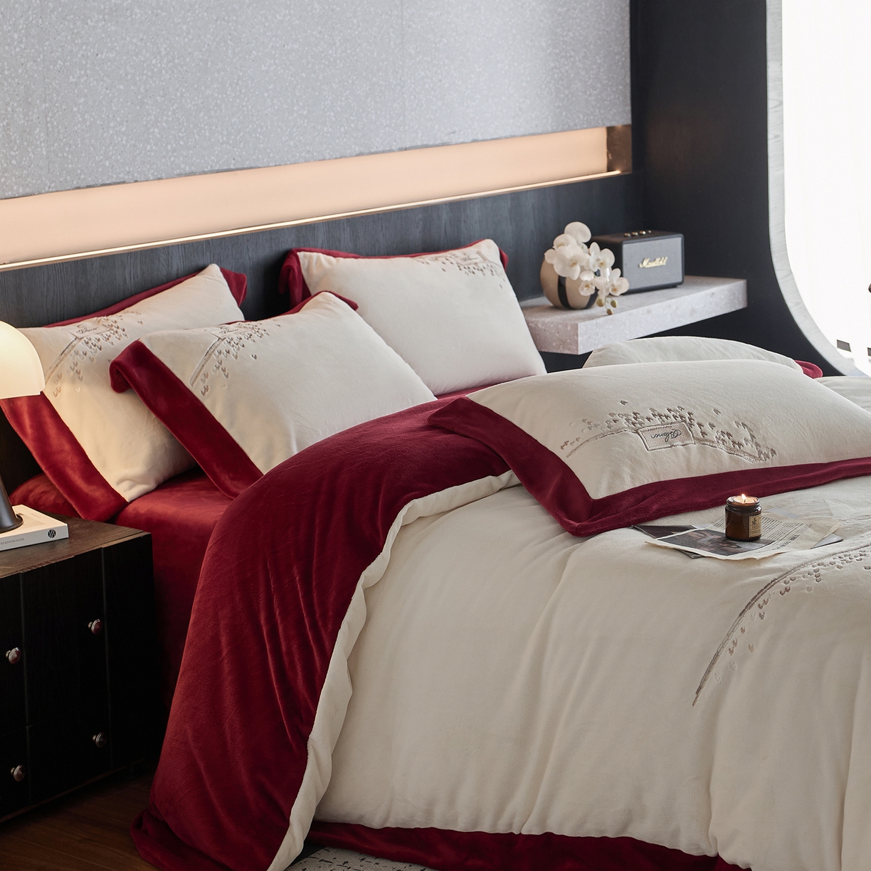 91家纺网 家纺一手货源 找家纺 蓝梦 2025新款270g全消光牛奶绒四件套-卡曼缪斯 卡曼缪斯-米杏+红