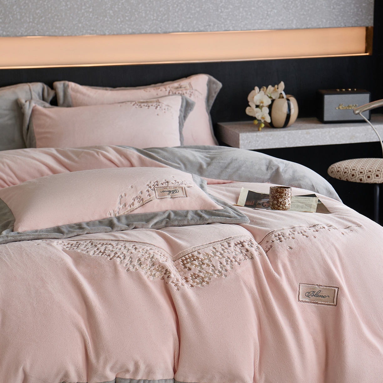 91家纺网 家纺一手货源 找家纺 蓝梦 2025新款270g全消光牛奶绒四件套-卡曼缪斯 卡曼缪斯-梦想粉