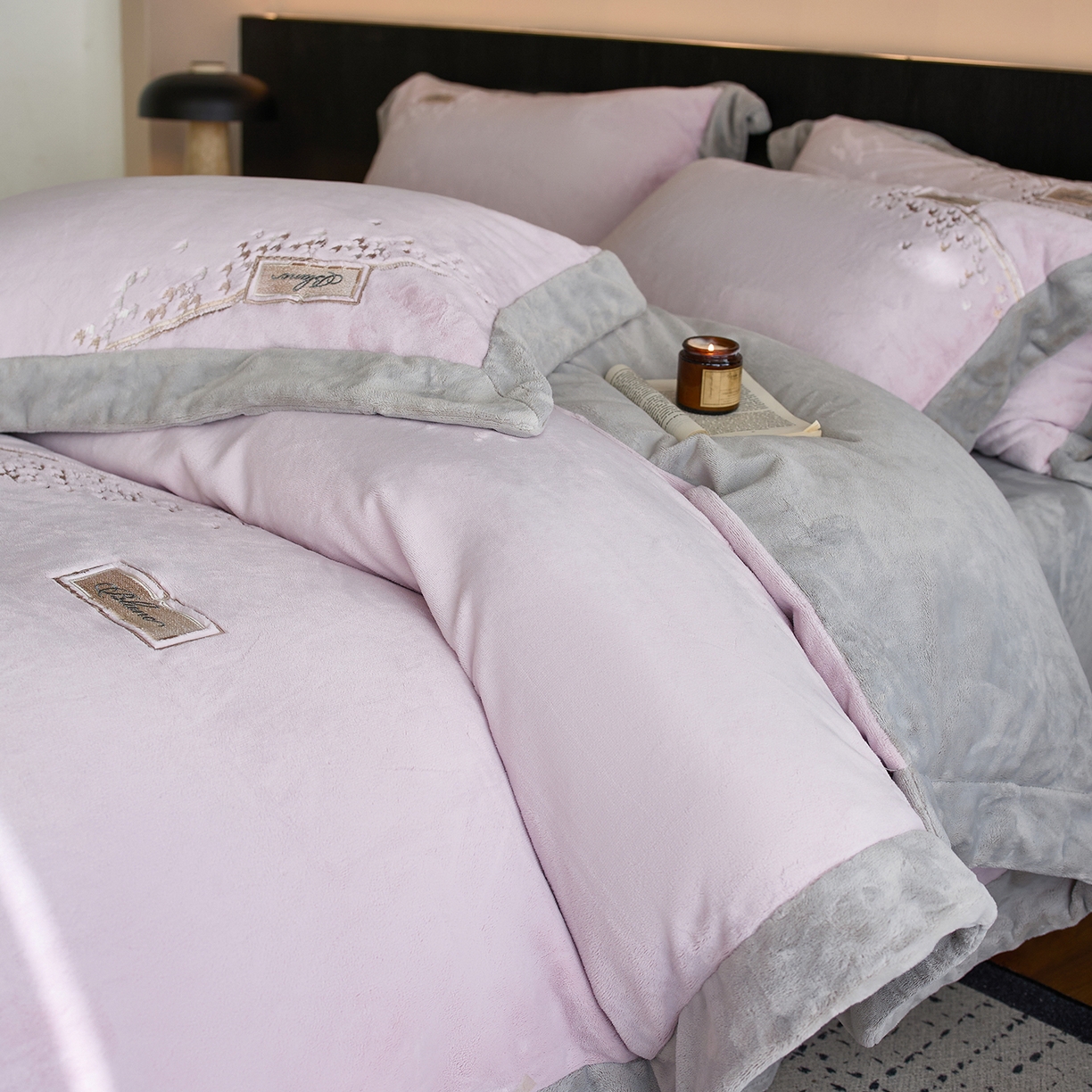 91家纺网 家纺一手货源 找家纺 蓝梦 2025新款270g全消光牛奶绒四件套-卡曼缪斯 卡曼缪斯-浅紫
