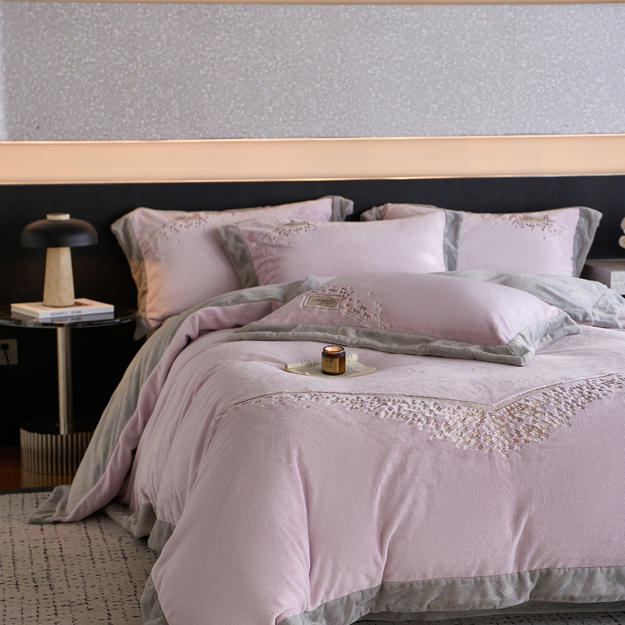 91家纺网 家纺一手货源 找家纺 蓝梦 2025新款270g全消光牛奶绒四件套-卡曼缪斯 卡曼缪斯-浅紫