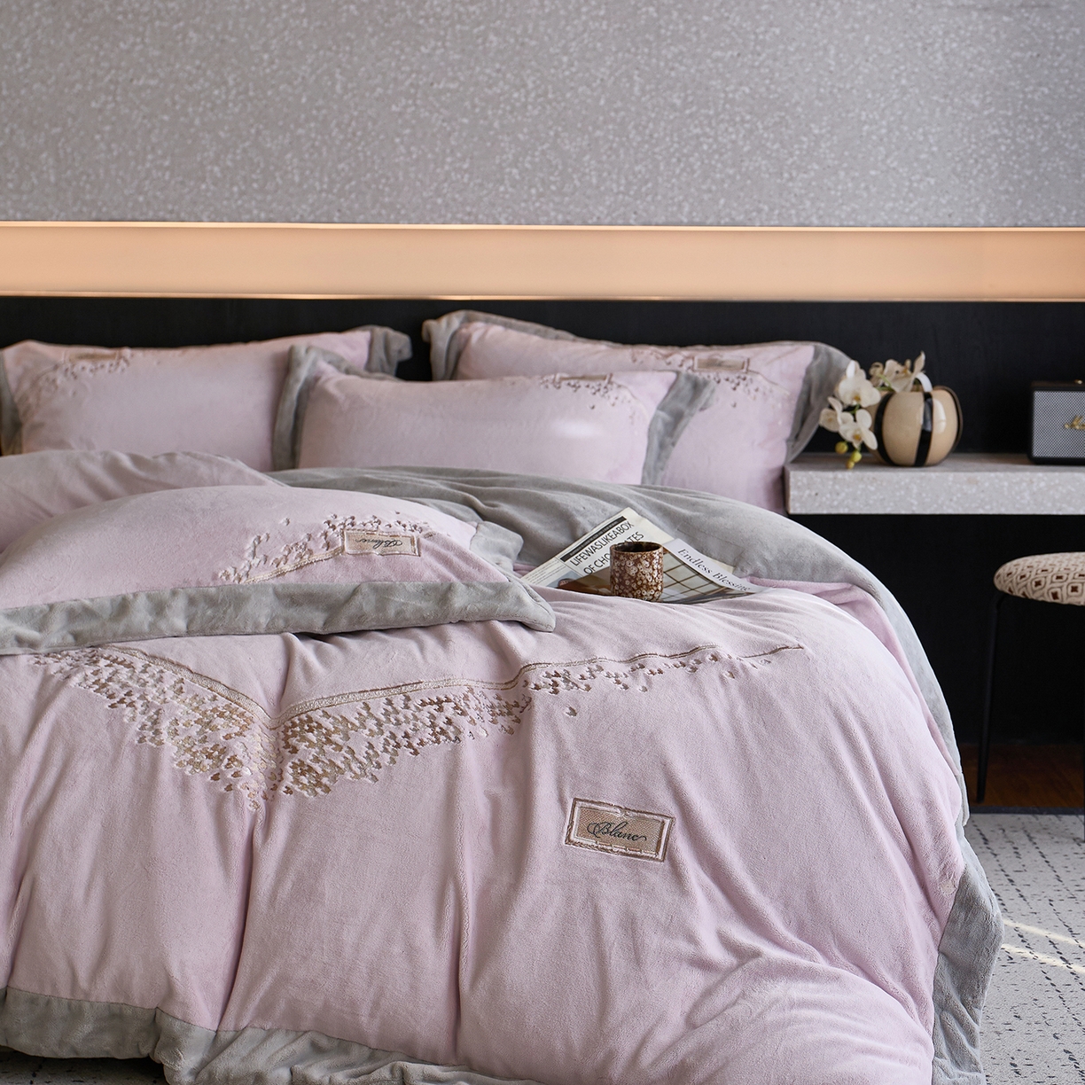 91家纺网 家纺一手货源 找家纺 蓝梦 2025新款270g全消光牛奶绒四件套-卡曼缪斯 卡曼缪斯-浅紫