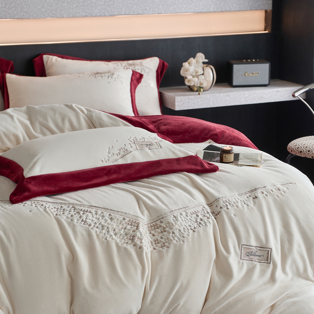 91家纺网 家纺一手货源 找家纺 蓝梦 2025新款270g全消光牛奶绒四件套-卡曼缪斯 卡曼缪斯-米杏+红