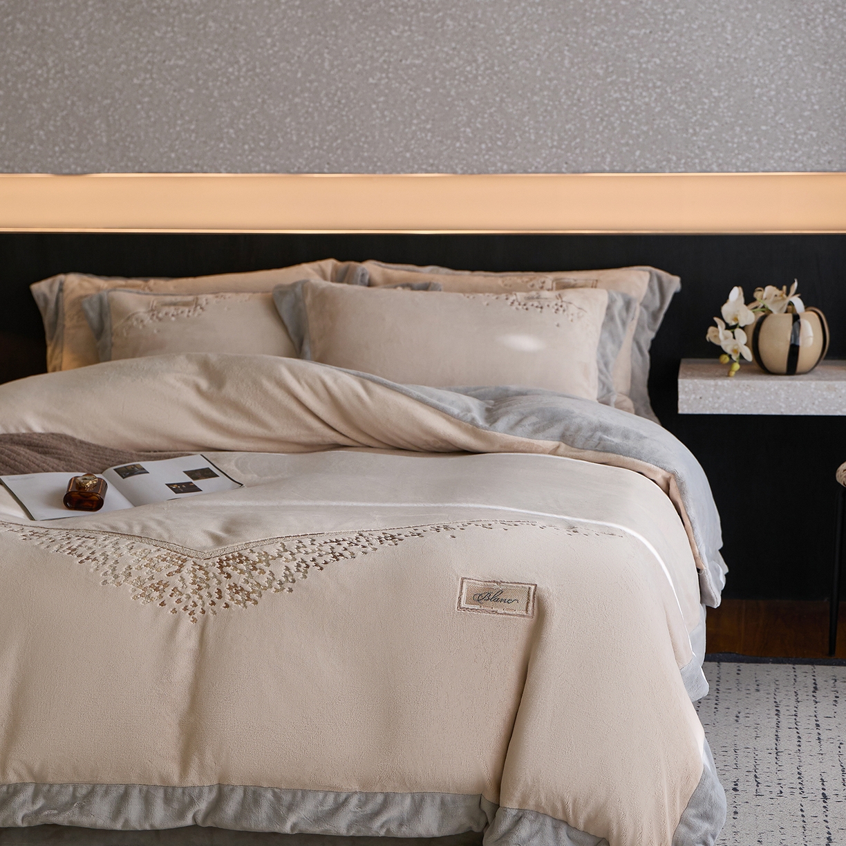 91家纺网 家纺一手货源 找家纺 蓝梦 2025新款270g全消光牛奶绒四件套-卡曼缪斯 卡曼缪斯-新米色