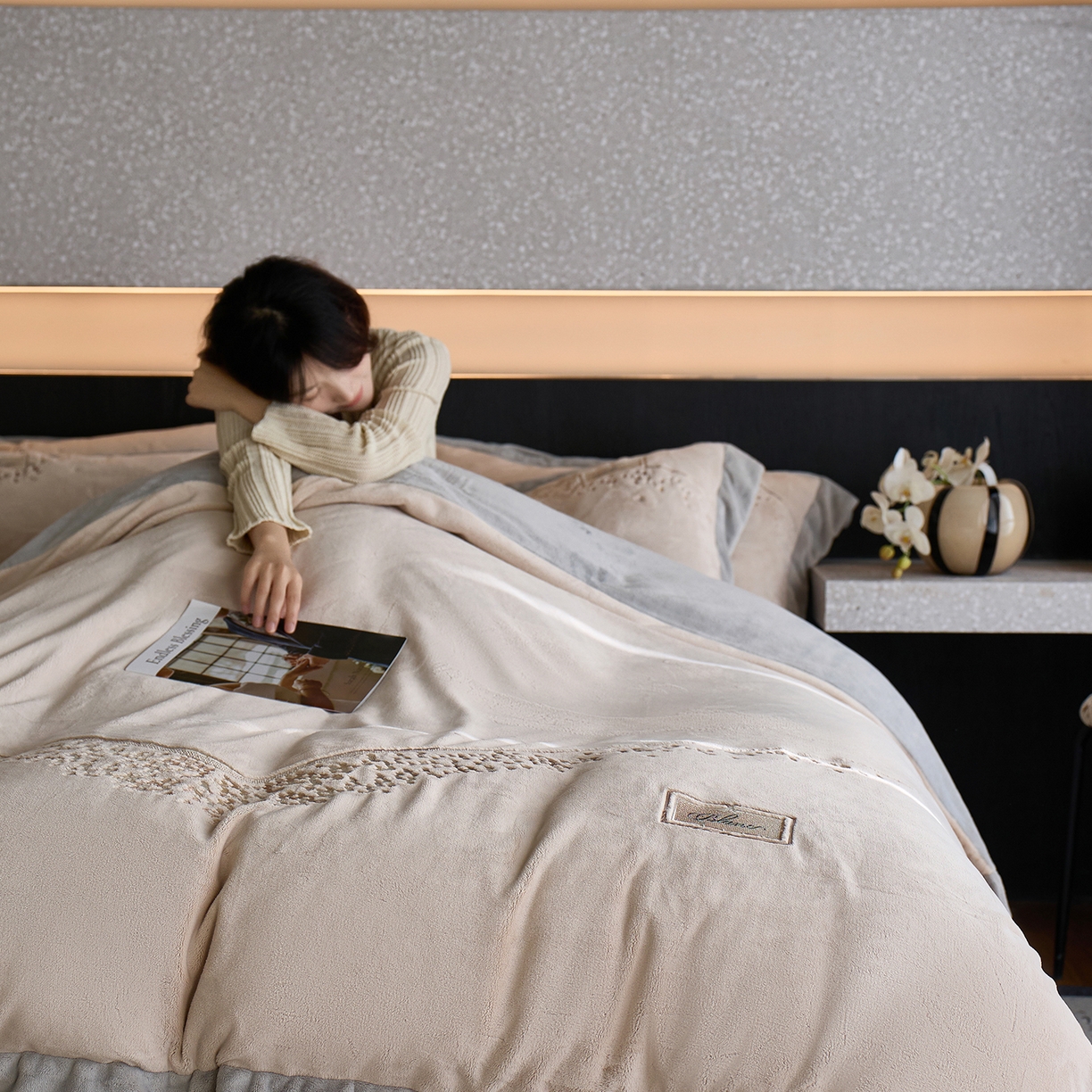 91家纺网 家纺一手货源 找家纺 蓝梦 2025新款270g全消光牛奶绒四件套-卡曼缪斯 卡曼缪斯-新米色