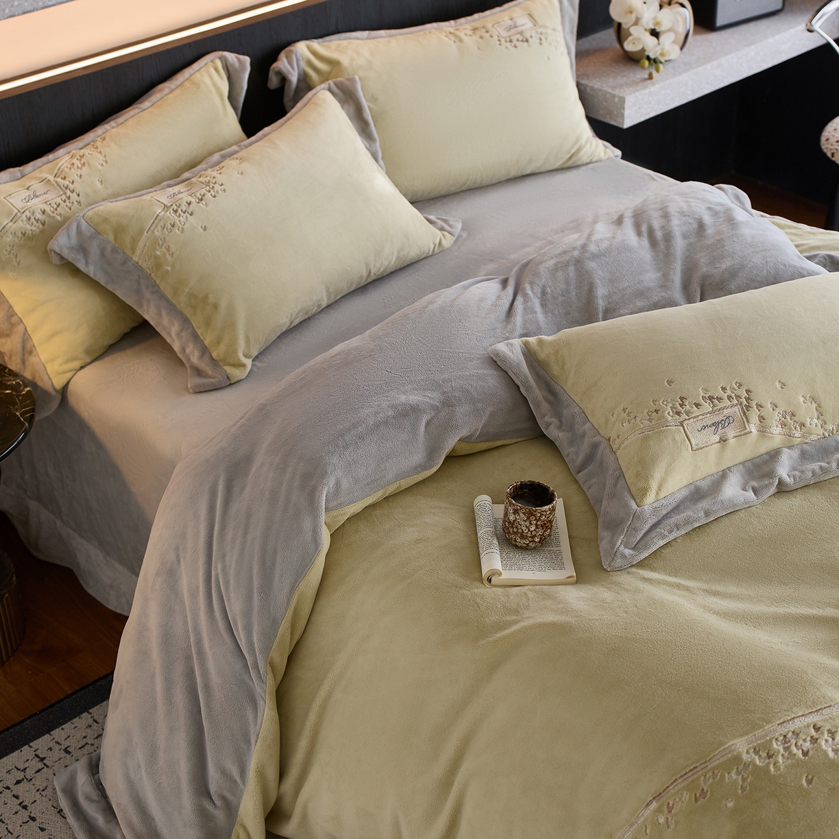 91家纺网 家纺一手货源 找家纺 蓝梦 2025新款270g全消光牛奶绒四件套-卡曼缪斯 卡曼缪斯-浅绿