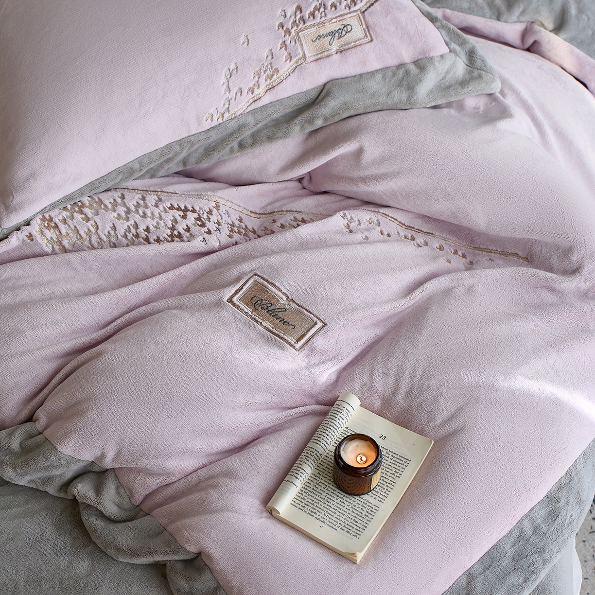 91家纺网 家纺一手货源 找家纺 蓝梦 2025新款270g全消光牛奶绒四件套-卡曼缪斯 卡曼缪斯-浅紫