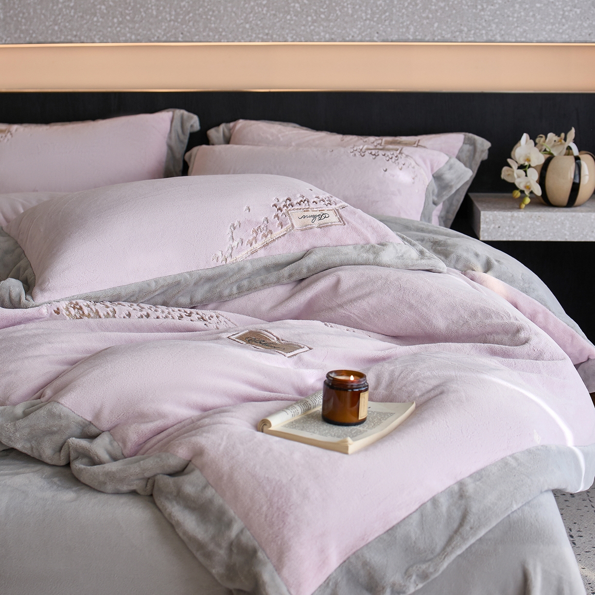 91家纺网 家纺一手货源 找家纺 蓝梦 2025新款270g全消光牛奶绒四件套-卡曼缪斯 卡曼缪斯-浅紫