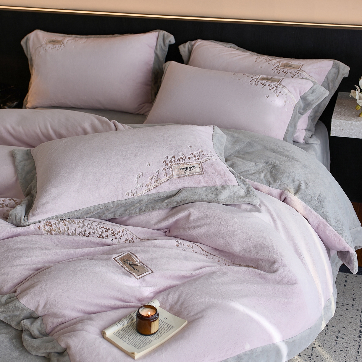 91家纺网 家纺一手货源 找家纺 蓝梦 2025新款270g全消光牛奶绒四件套-卡曼缪斯 卡曼缪斯-浅紫
