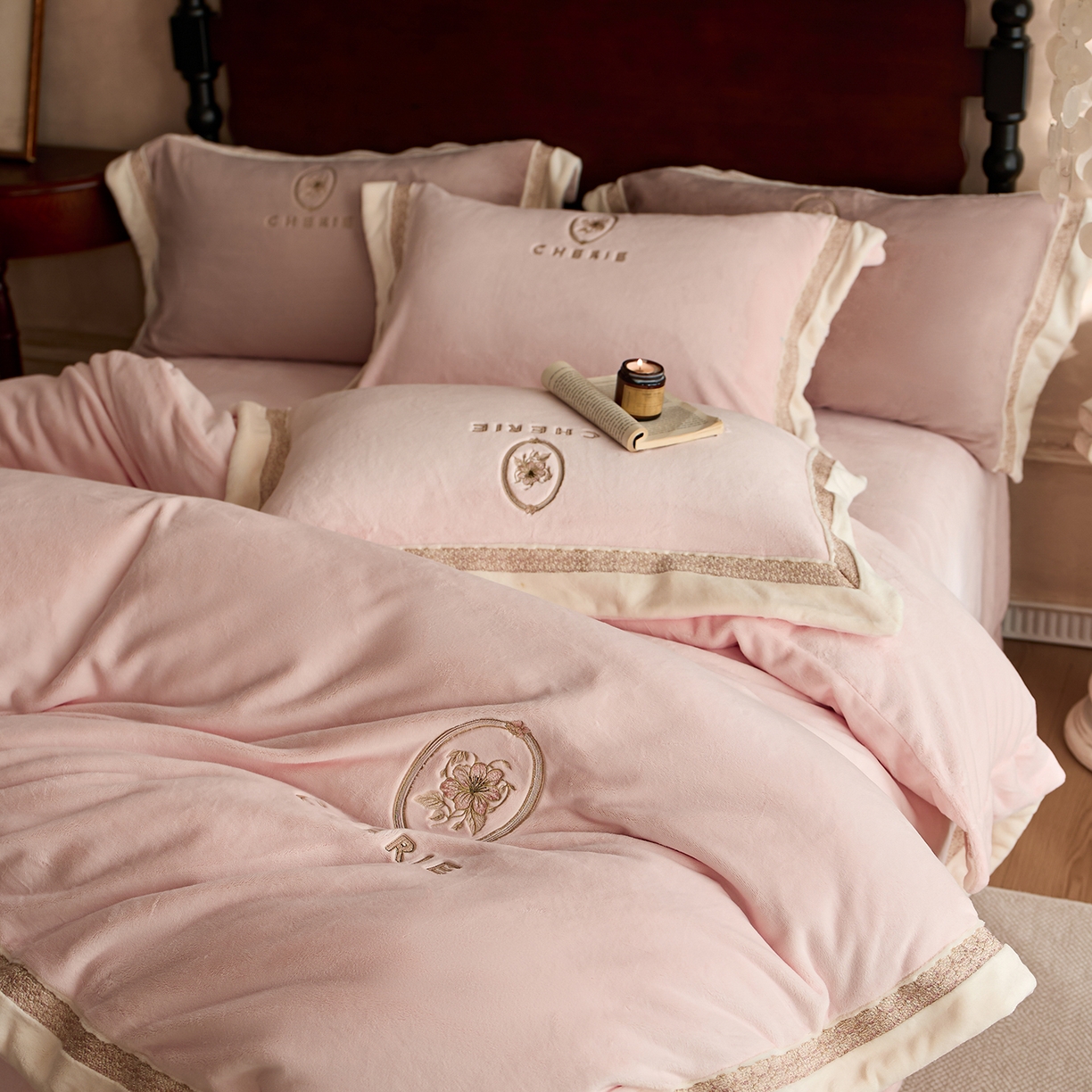 91家纺网 家纺一手货源 找家纺 蓝梦 2025新款270g全消光牛奶绒四件套-克莱尔 克莱尔-梦想粉