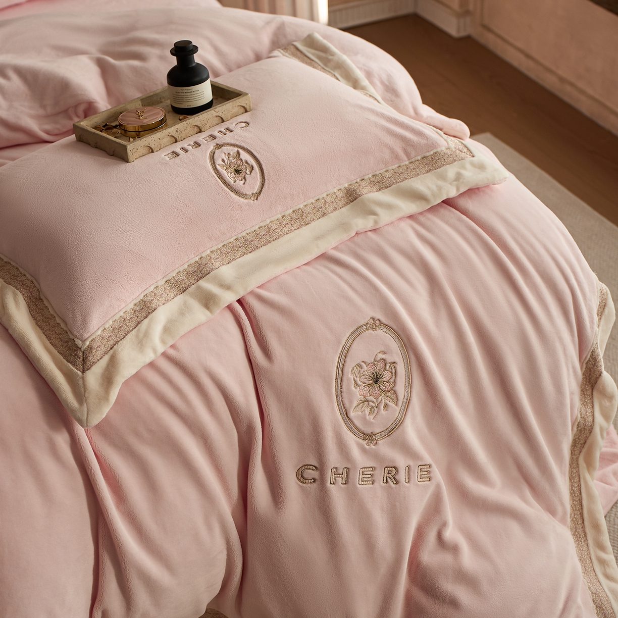 91家纺网 家纺一手货源 找家纺 蓝梦 2025新款270g全消光牛奶绒四件套-克莱尔 克莱尔-梦想粉