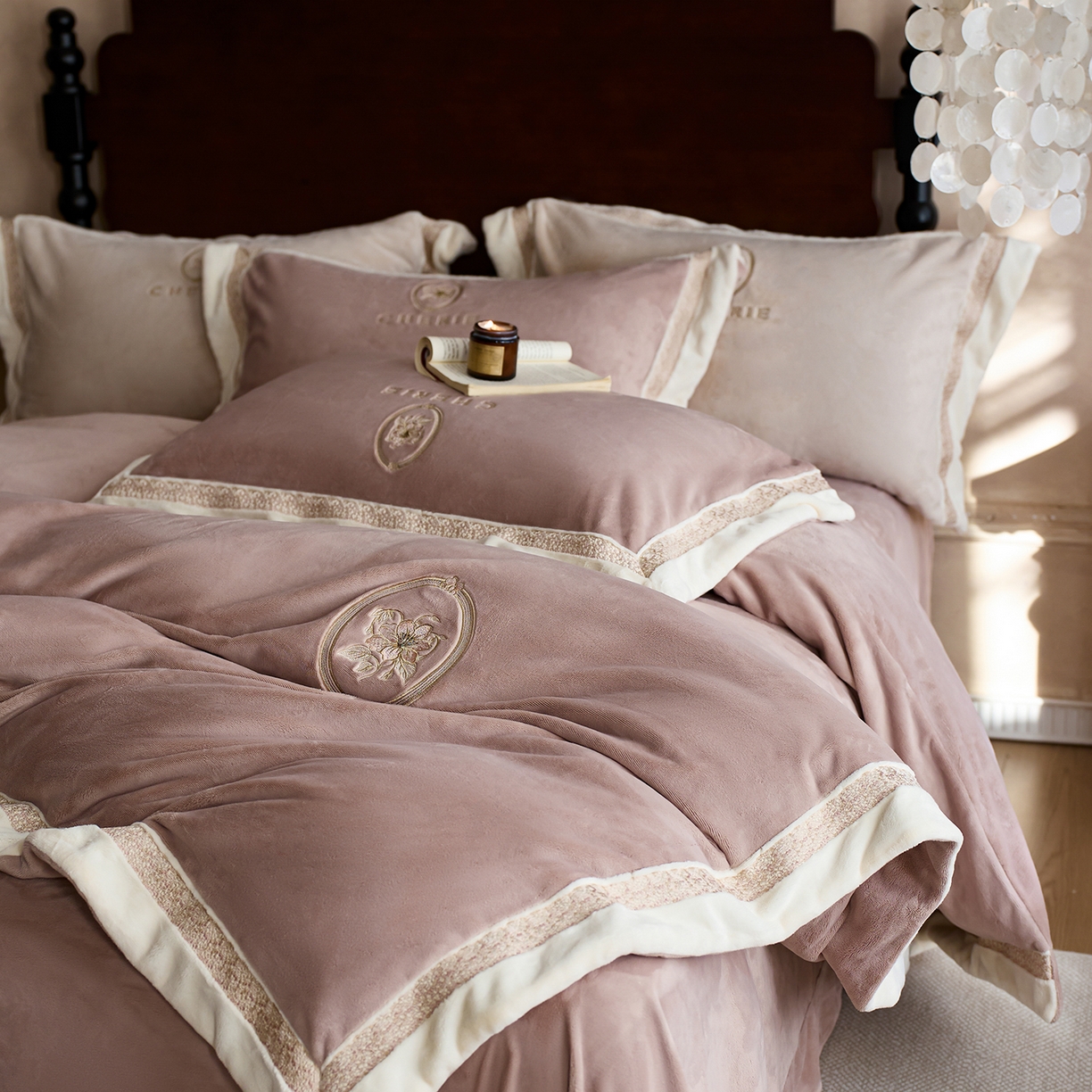 91家纺网 家纺一手货源 找家纺 蓝梦 2025新款270g全消光牛奶绒四件套-克莱尔 克莱尔-米咖