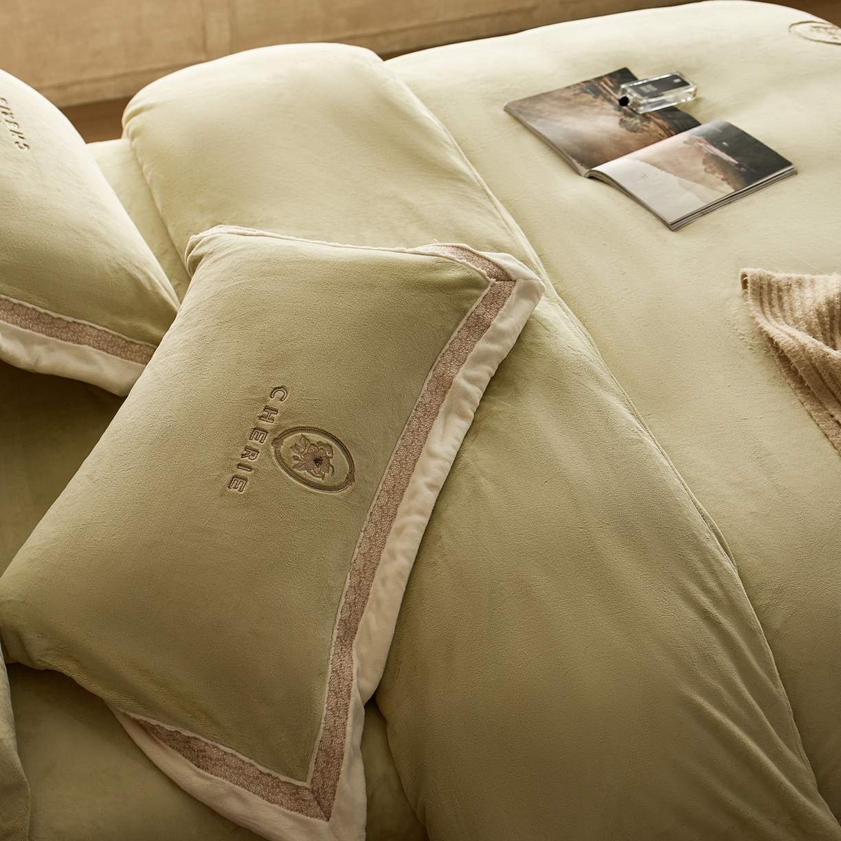 91家纺网 家纺一手货源 找家纺 蓝梦 2025新款270g全消光牛奶绒四件套-克莱尔 克莱尔-浅绿