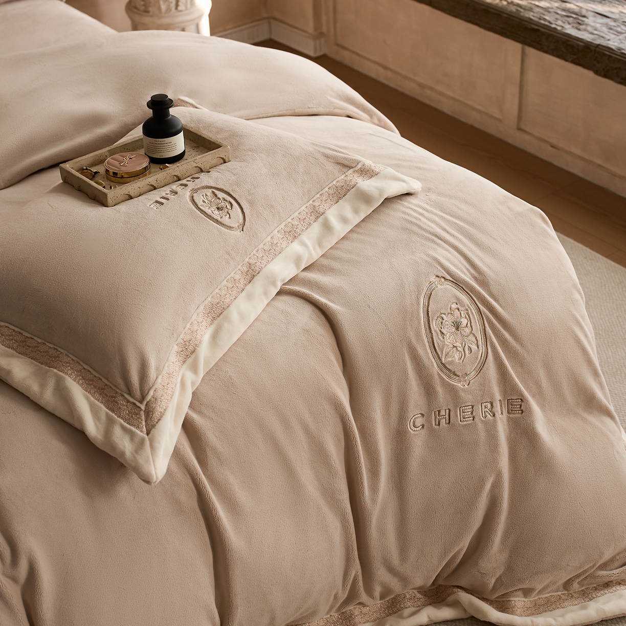 91家纺网 家纺一手货源 找家纺 蓝梦 2025新款270g全消光牛奶绒四件套-克莱尔 克莱尔-新米色