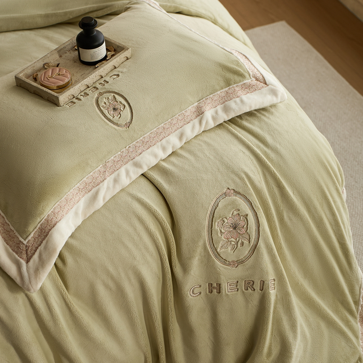 91家纺网 家纺一手货源 找家纺 蓝梦 2025新款270g全消光牛奶绒四件套-克莱尔 克莱尔-浅绿