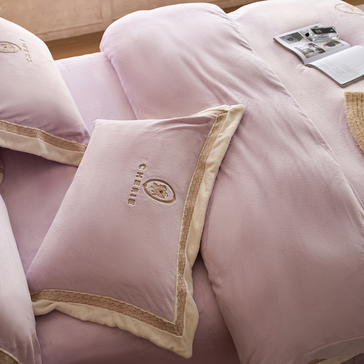 91家纺网 家纺一手货源 找家纺 蓝梦 2025新款270g全消光牛奶绒四件套-克莱尔 克莱尔-浅紫