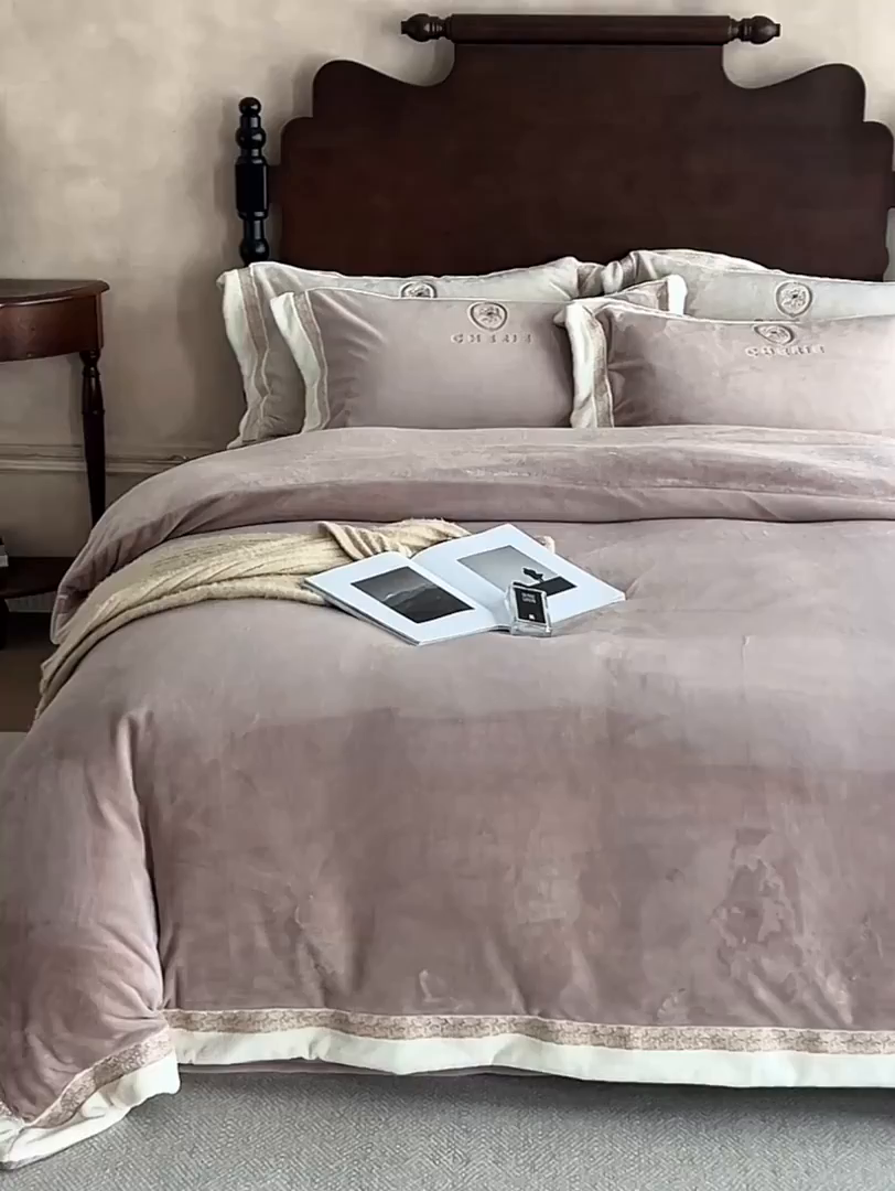 91家纺网 家纺一手货源 找家纺 蓝梦 2025新款270g全消光牛奶绒四件套-克莱尔 克莱尔-米咖