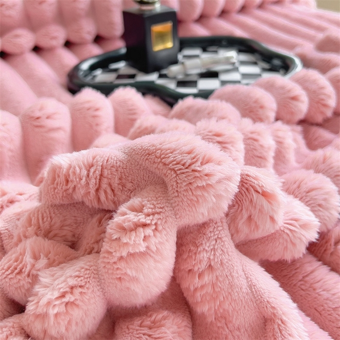 91家纺网 家纺一手货源 找家纺 （总）玖琳家纺 2025新款多功能抽条兔兔毛绒毯