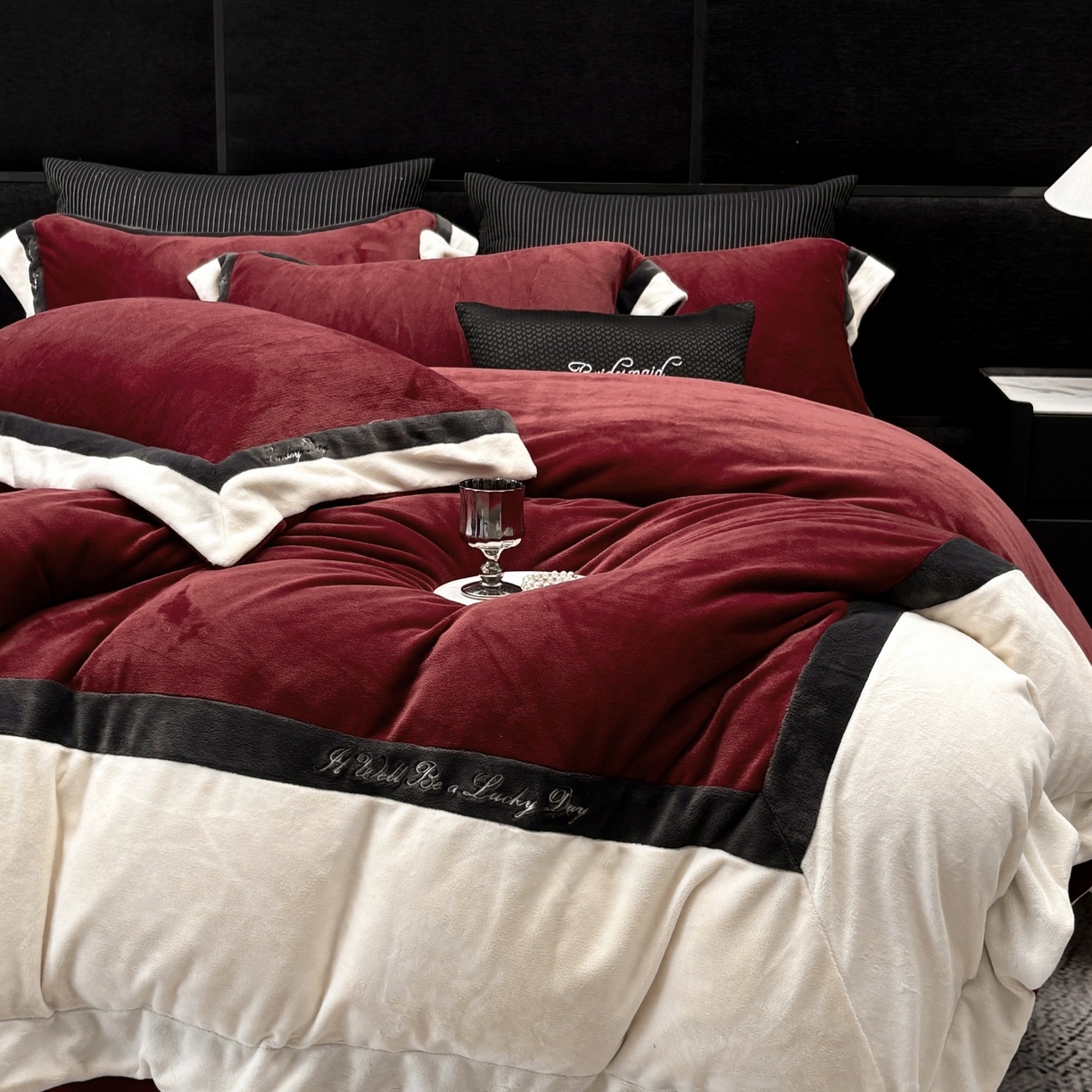 91家纺网 家纺一手货源 找家纺 （总）蓝梦 2025新款270g全消光牛奶绒四件套-雪芙莉系列