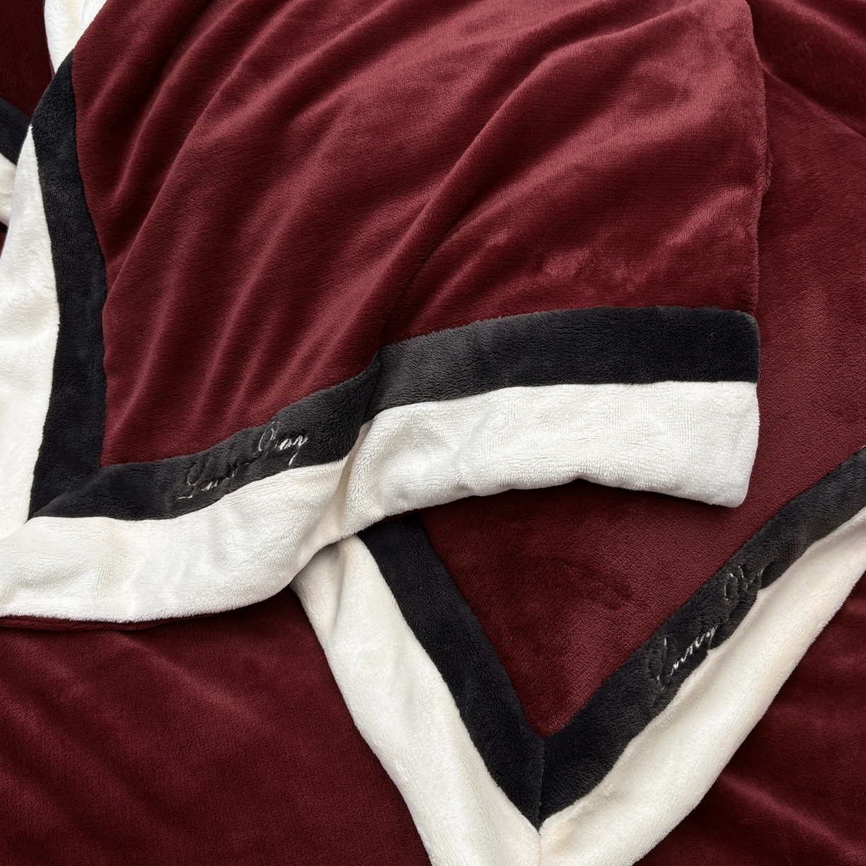 91家纺网 家纺一手货源 找家纺 （总）蓝梦 2025新款270g全消光牛奶绒四件套-雪芙莉系列