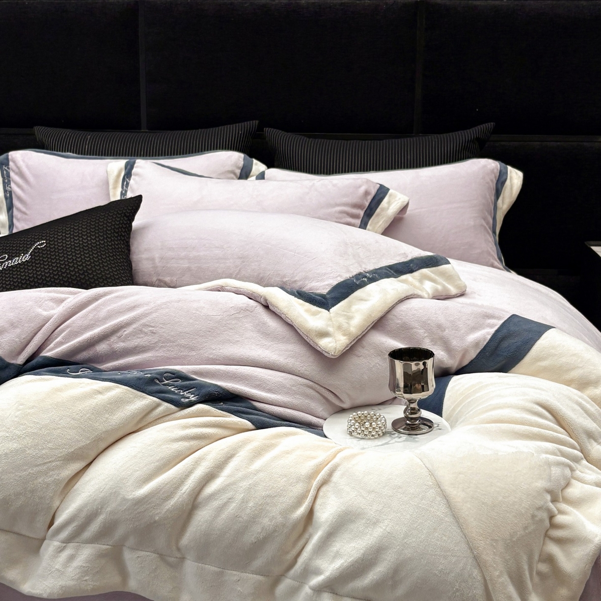 91家纺网 家纺一手货源 找家纺 蓝梦 2025新款270g全消光牛奶绒四件套-雪芙莉系列 浅紫