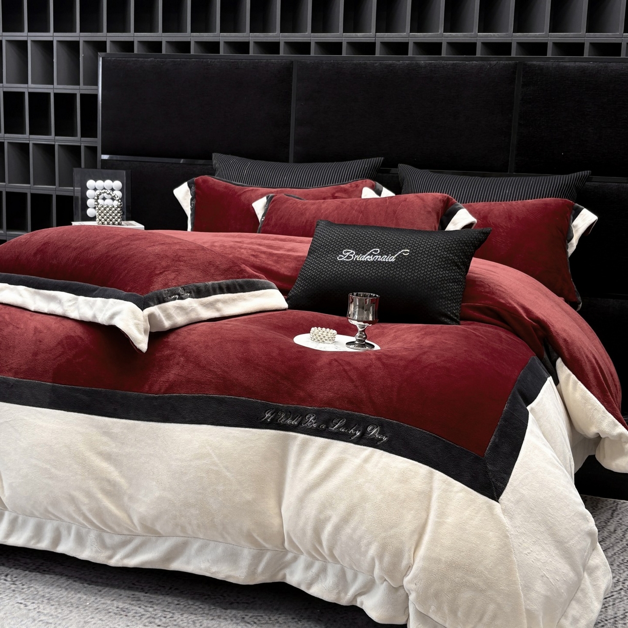 91家纺网 家纺一手货源 找家纺 蓝梦 2025新款270g全消光牛奶绒四件套-雪芙莉系列 安可拉红