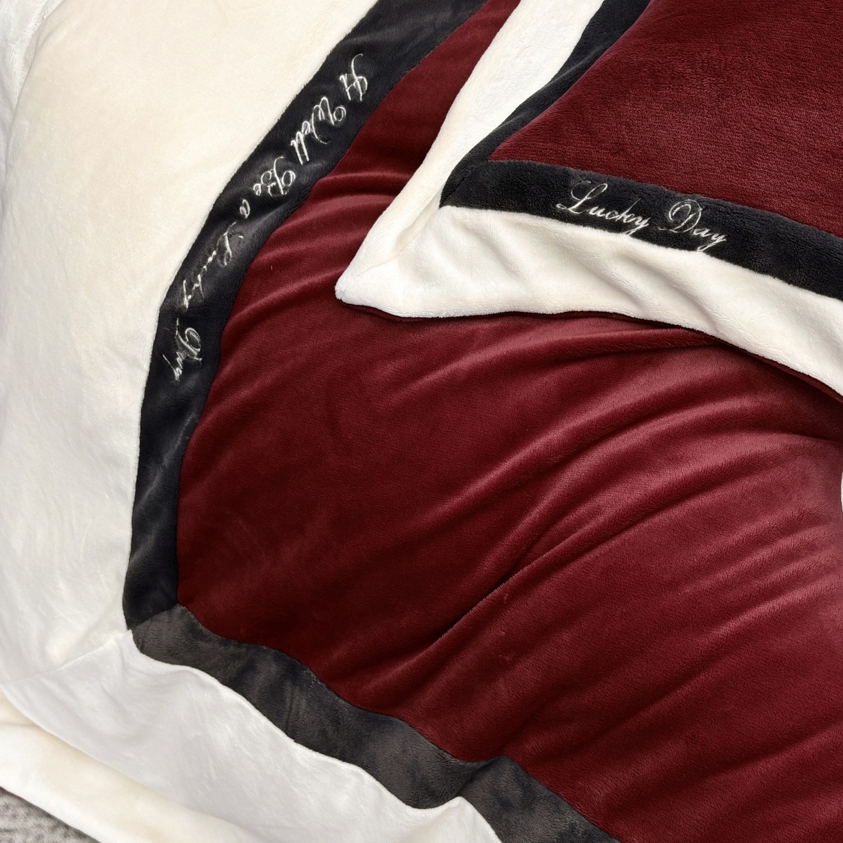 91家纺网 家纺一手货源 找家纺 蓝梦 2025新款270g全消光牛奶绒四件套-雪芙莉系列 安可拉红