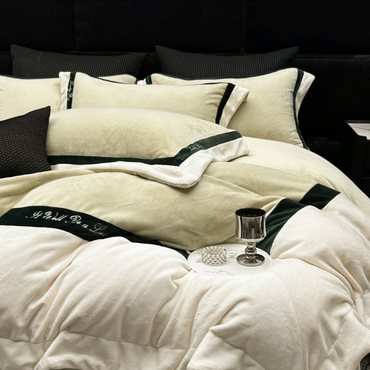 91家纺网 家纺一手货源 找家纺 蓝梦 2025新款270g全消光牛奶绒四件套-雪芙莉系列 浅绿