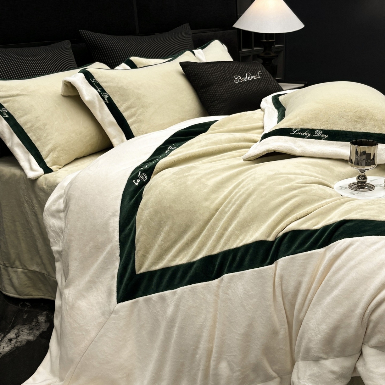 91家纺网 家纺一手货源 找家纺 蓝梦 2025新款270g全消光牛奶绒四件套-雪芙莉系列 浅绿