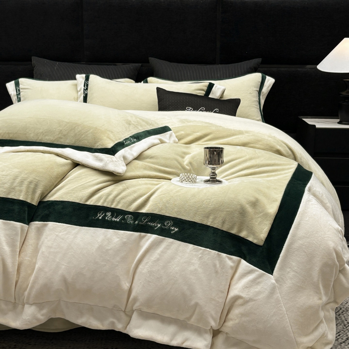 91家纺网 家纺一手货源 找家纺 蓝梦 2025新款270g全消光牛奶绒四件套-雪芙莉系列 浅绿