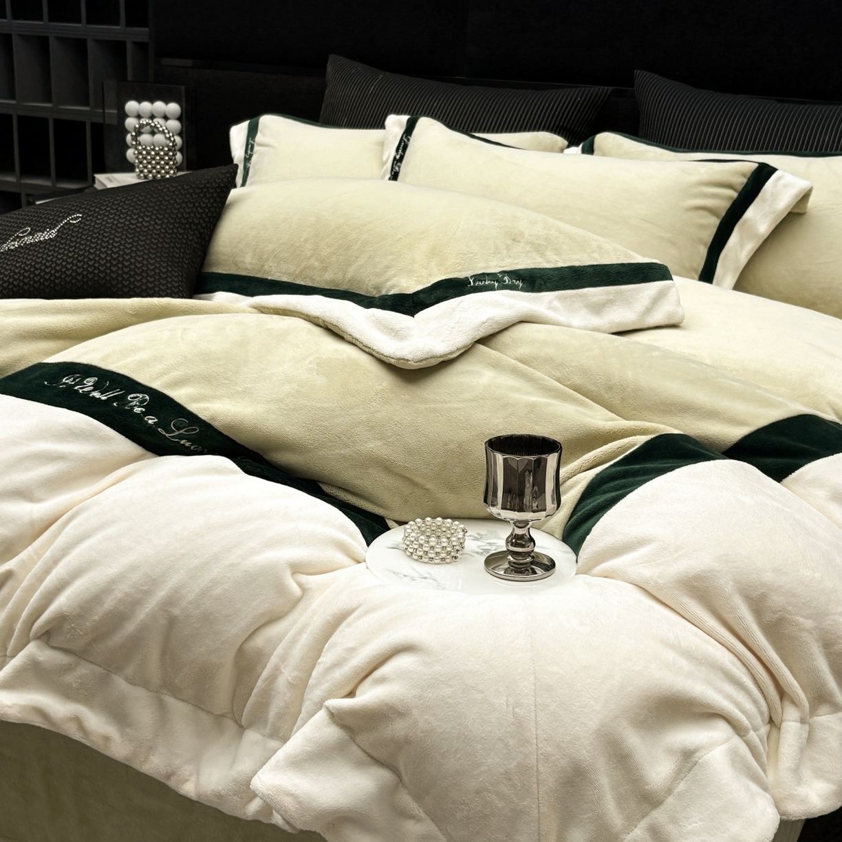 91家纺网 家纺一手货源 找家纺 蓝梦 2025新款270g全消光牛奶绒四件套-雪芙莉系列 浅绿