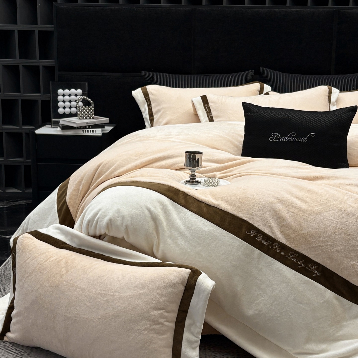 91家纺网 家纺一手货源 找家纺 蓝梦 2025新款270g全消光牛奶绒四件套-雪芙莉系列 贝壳粉