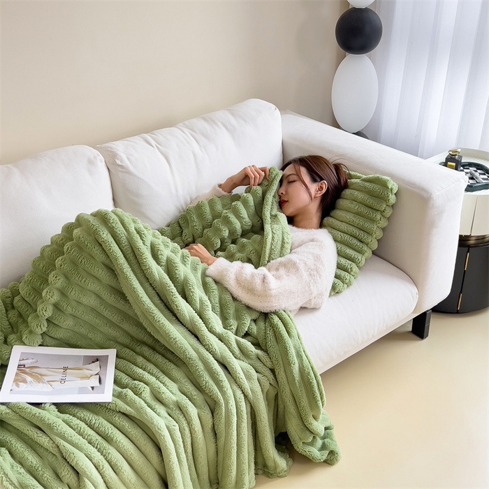 91家纺网 家纺一手货源 找家纺 玖琳家纺 2025新款多功能抽条兔兔毛绒毯 果绿