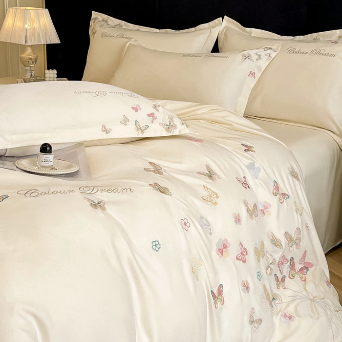 91家纺网 家纺一手货源 找家纺 绒掌柜 2025新款13376全棉纯棉刺绣四件套（礼盒装品质含买家秀）-蝶影系列-版权产品系列 奶昔白