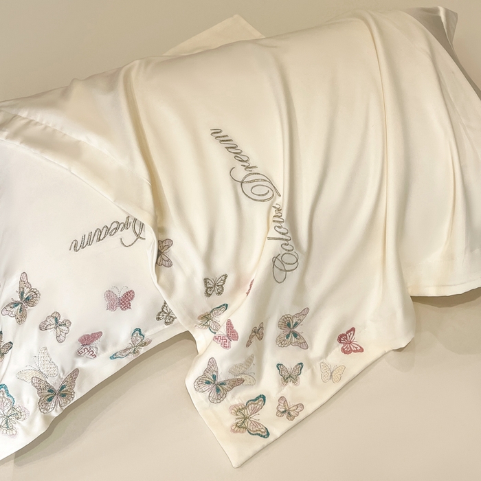 91家纺网 家纺一手货源 找家纺 绒掌柜 2025新款13376全棉纯棉刺绣四件套（礼盒装品质含买家秀）-蝶影系列-版权产品系列 奶昔白