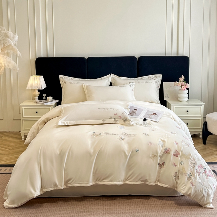 91家纺网 家纺一手货源 找家纺 绒掌柜 2025新款13376全棉纯棉刺绣四件套（礼盒装品质含买家秀）-蝶影系列-版权产品系列 奶昔白